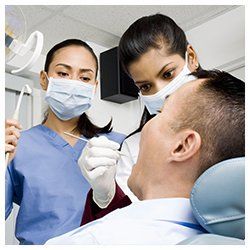 Clínica Dental Vecindario odontólogas con paciente
